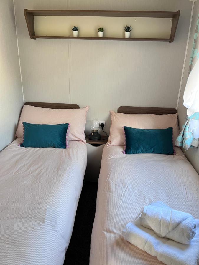 Lovely 3 Bedroom In Seton Wi-fi Xbox Camping EDI